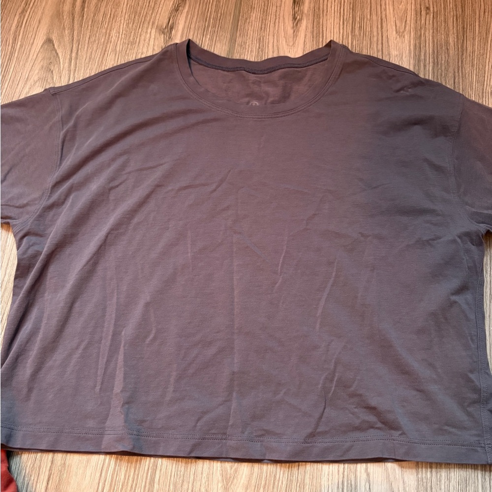 Lululemon cropped purple tshirt